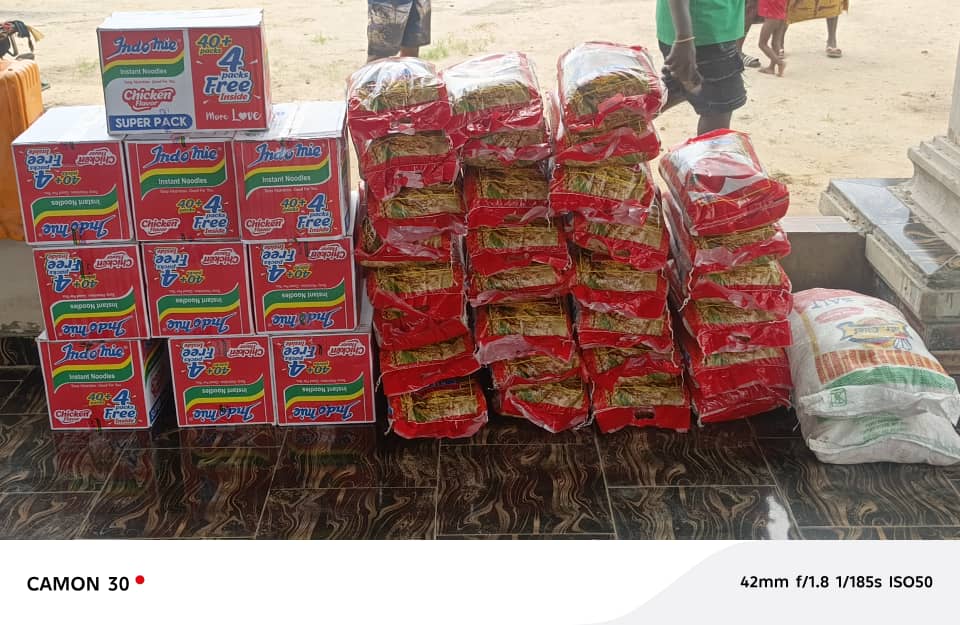 ISIEYI, JONAH, ELEOGU, OTHERS PRESENT RELIEF MATERIALS TO FLOOD VICTIMS IN IBERE