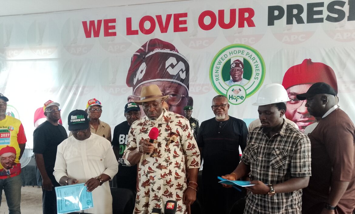 Benjamin Kalu Awards ₦100m Contract For Electricity Restoration In Bende